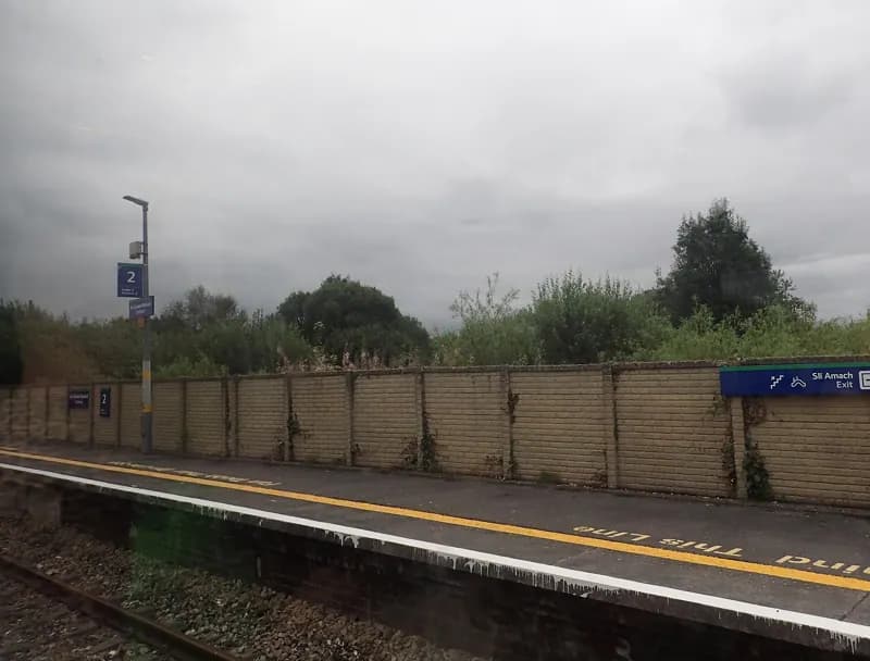 A estação de Castlerea hoje, vista ao longo da plataforma.